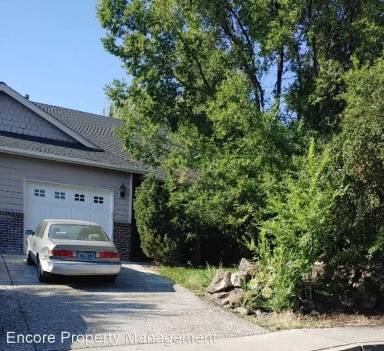 Main picture of 1813 SW Reindeer Ave
