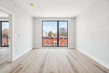 Main picture of 3748 Lancaster Ave
