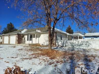 Main picture of 24 W 4th St