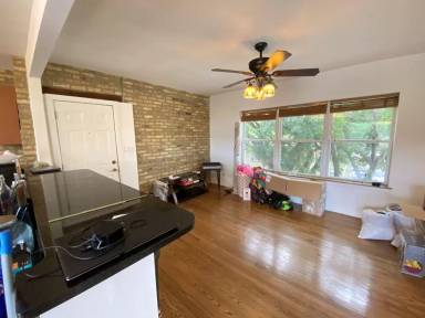 Main picture of 6144 N Hoyne Ave