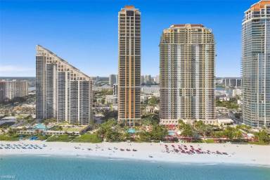 Main picture of 17749 Collins Ave