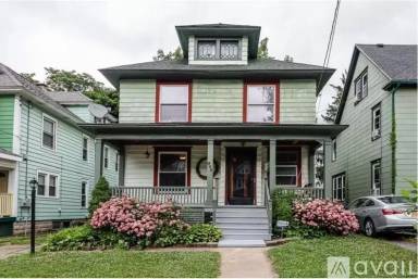 Main picture of 925 Westcott St