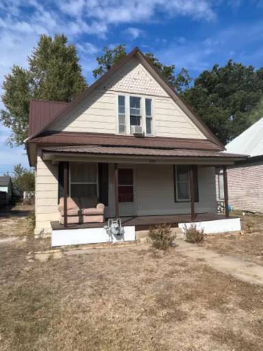 Main picture of 1120 W 10th St