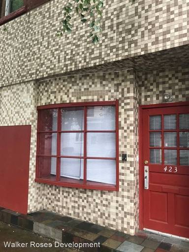 Main picture of 403 W 8th St