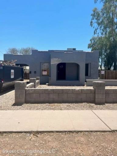 Main picture of 1423 E Pierce Street Apartments
