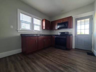 Main picture of 312 W 6th St