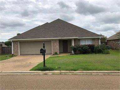 Main picture of 703 Clubhouse Dr