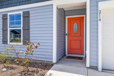 Main picture of 214 Cleat Dr