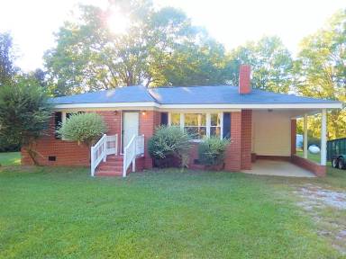 Main picture of 20 Lakewood Dr