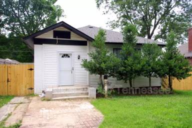 Main picture of 1961 Manila Ave