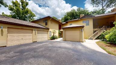 Main picture of Lakecrest Condominium