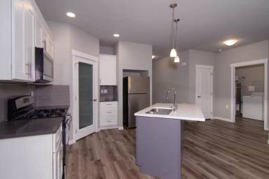 Main picture of 402 N Mayhew Ln