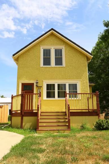 Main picture of 206 3rd Ave NW