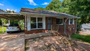 Main picture of 1985 Thomasville Dr SE