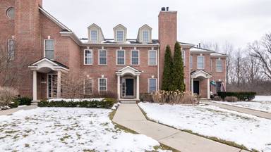 Main picture of 5677 Hampshire Ln