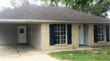 Main picture of 125 N Loop St