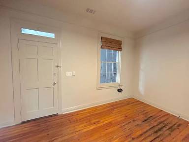 Main picture of 122 E Jones St
