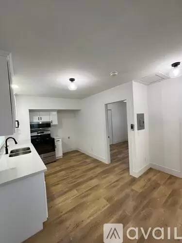 Main picture of 2521 E Monroe St
