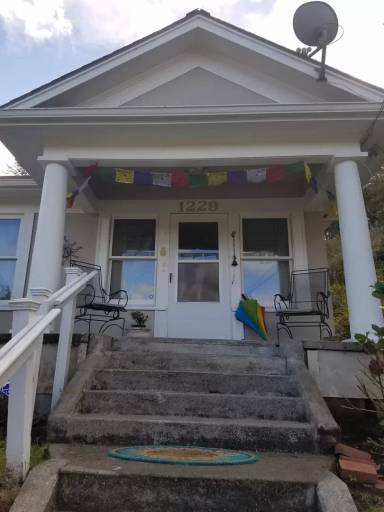 Main picture of 1229 Park Ave