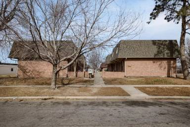 Main picture of 4910 Dudley St