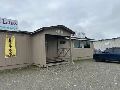 Main picture of 490 E Railroad Ave