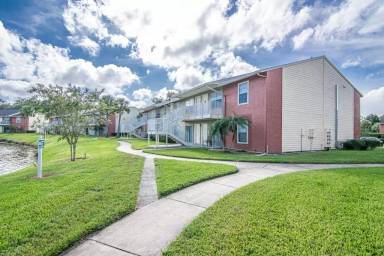 Main picture of 220 Lake Parsons Grn