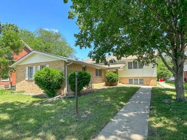 Main picture of 212 S Walnut Ave