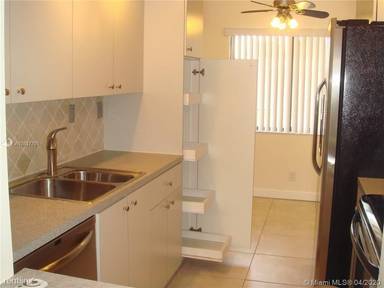Main picture of 155 Lakeview Dr