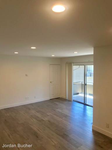 Main picture of 908 Rich Ave