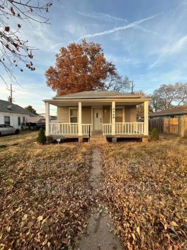 Main picture of 2750 Apple St