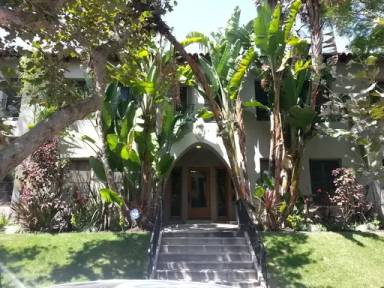 Main picture of 443 N Sycamore Ave