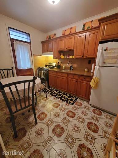 Main picture of 2459 32nd St