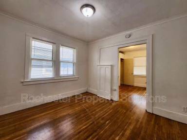 Main picture of 383-385 Thurston Rd