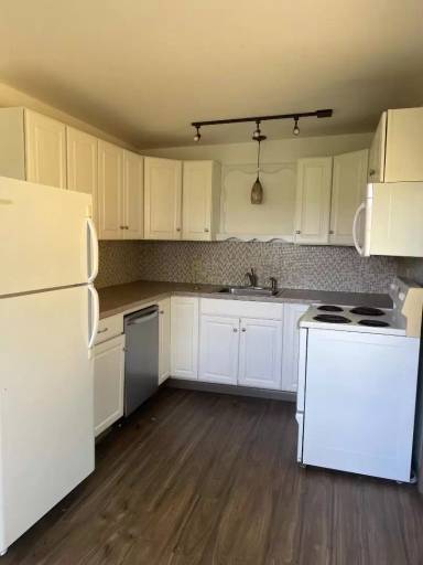 Main picture of 202 E Front St