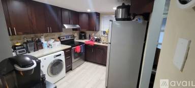 Main picture of 1364 W 72nd St