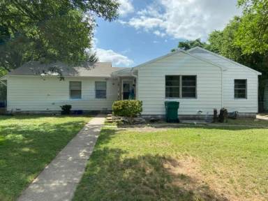 Main picture of 107 E Comay Cir