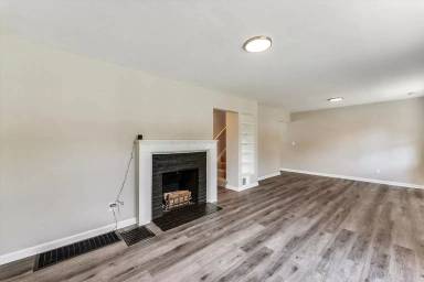 Main picture of 1362 Clinton St