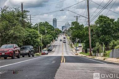 Main picture of 2103 Rosewood Ave