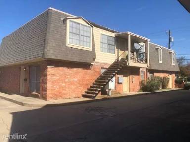 Main picture of 919 N Elm St