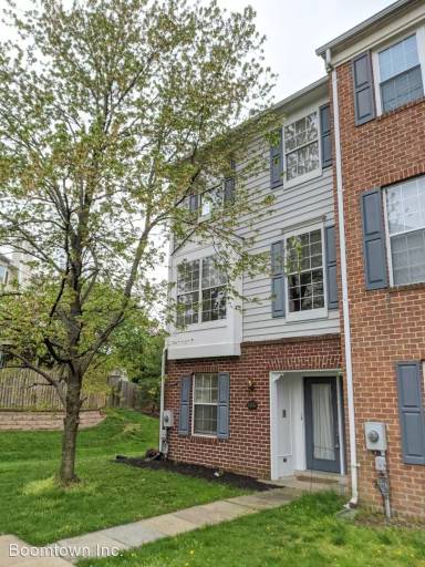 Main picture of 104 Rock Creek Ct