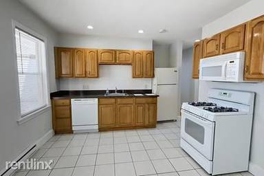 Main picture of 574 Washington St