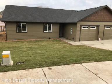 Main picture of 2590 NE Bobbi Pl