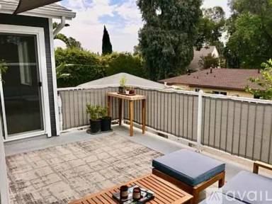 Main picture of 5248 Canoga Ave