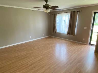 Main picture of 2600 W Kirby Ave