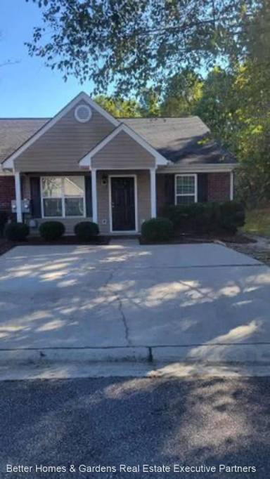 Main picture of 1835 Honeysuckle Way