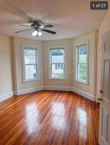 Main picture of 35 Hollander St