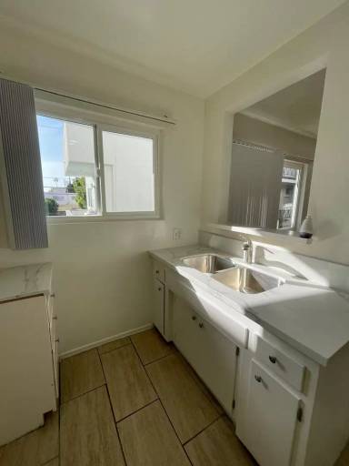 Main picture of 1600 N Bronson Ave