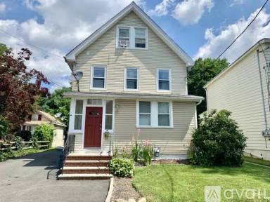 Main picture of 35 Lathrop Ave