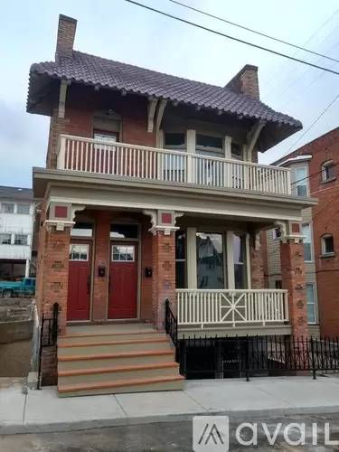 Main picture of 218 N Clark St