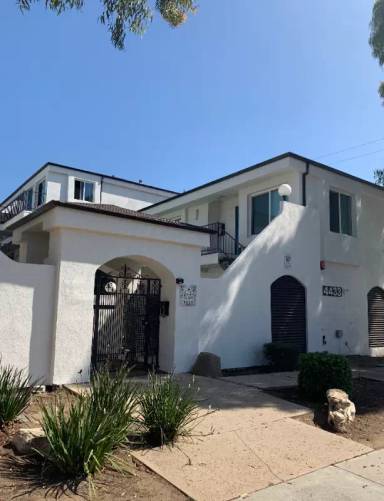 Main picture of 4433 W 120th St
